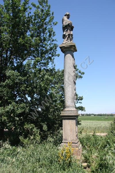 sloup se sochou sv. Jana Nepomuckého