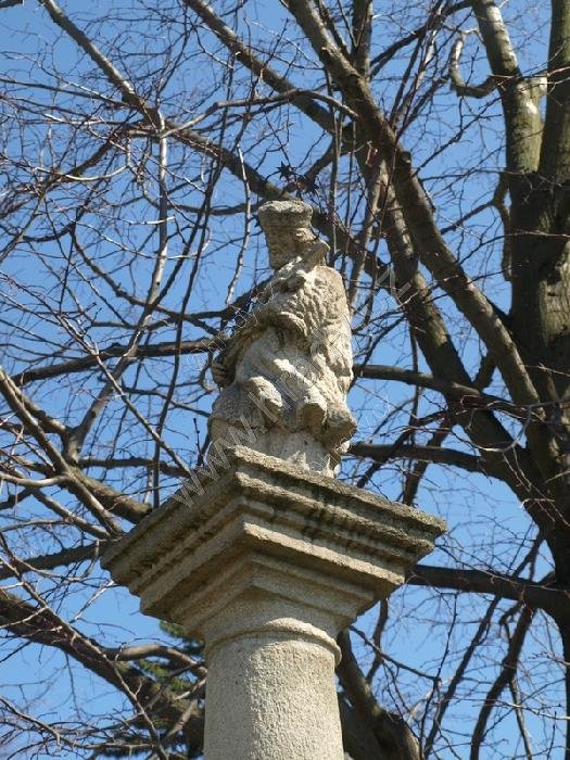 sloup se sochou sv. Jana Nepomuckého