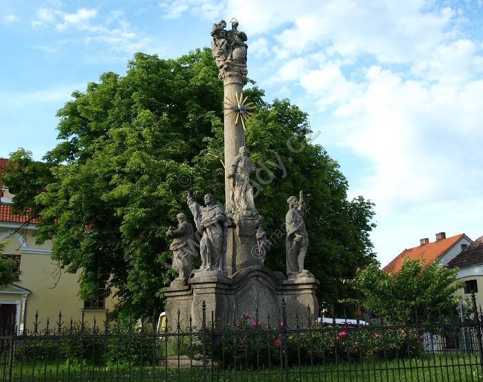 sloup se sousoším Nejsvětější Trojice