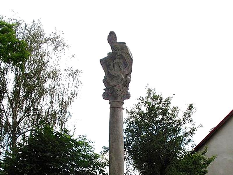 sloup se sousoším Nejsvětější Trojice