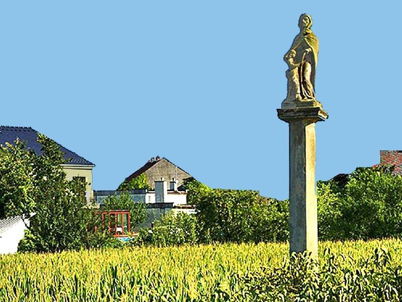 sloup se sousoším Vyučování Panny Marie