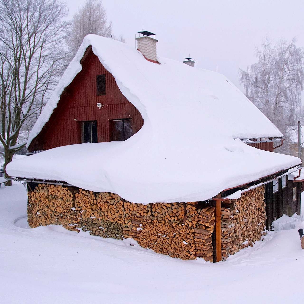 Sněžník Basecamp pod sněhem