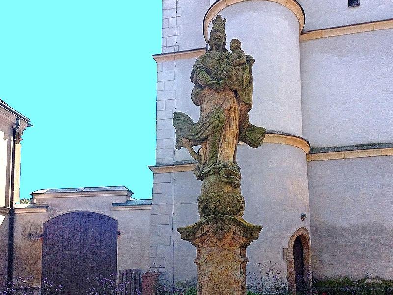socha Knířovské  Madony
