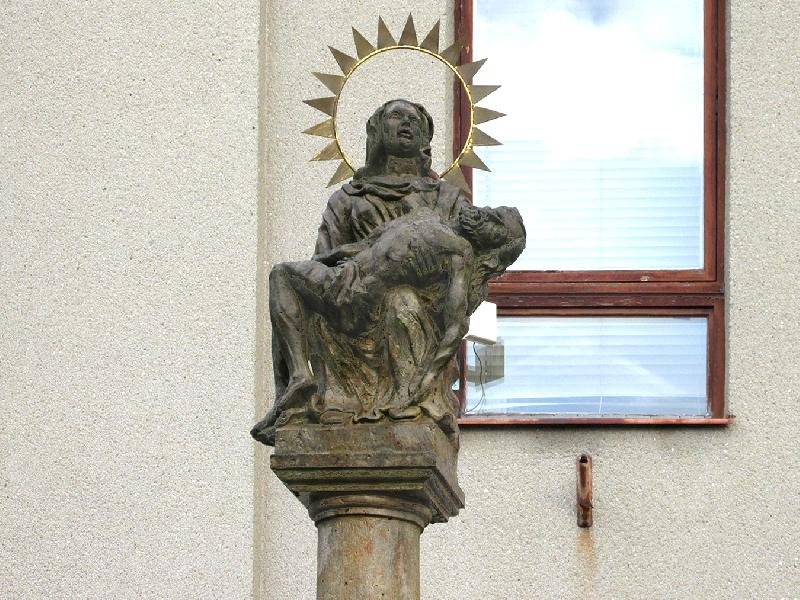 socha Panny Marie Bolestné