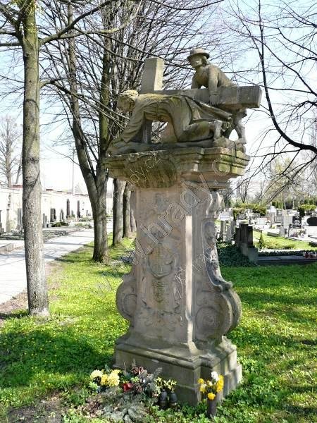 sousoší Krista klesajícího pod křížem