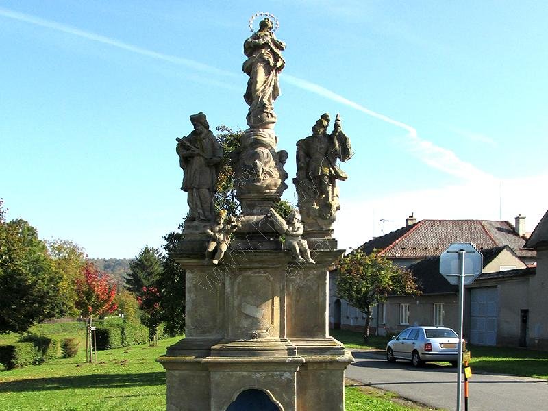 sousoší Panny Marie, sv. Floriána a sv. Jana Nepomuckého