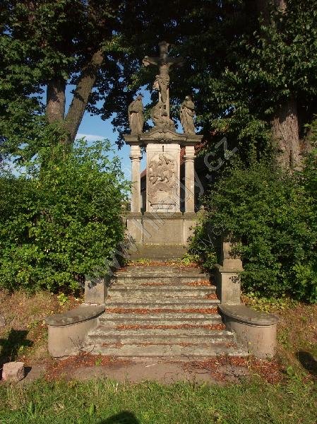 sousoší Ukřižování s reliéfem sv. Jiří