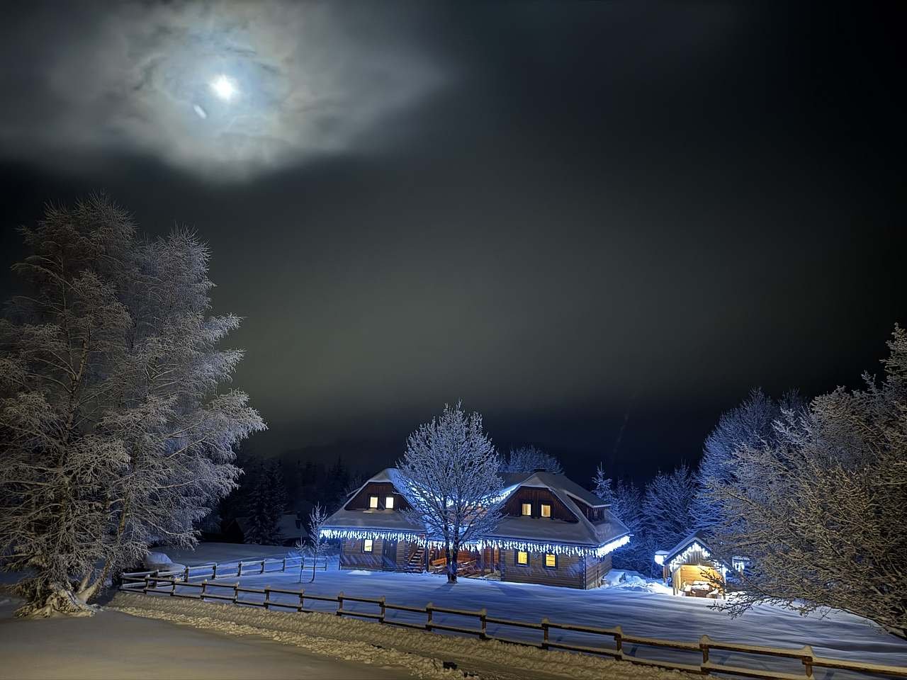 Spln mesiaca nad Gazdovským dvorom
