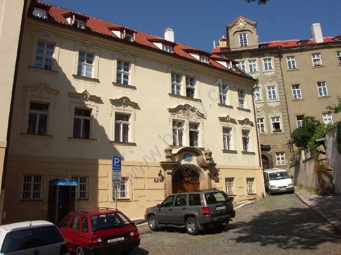 Šporkův palác (Piccolominiovský, U Dvou zlatých lvů)