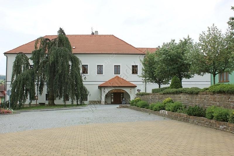 Strání