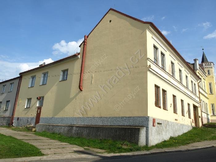 synagoga a židovská škola