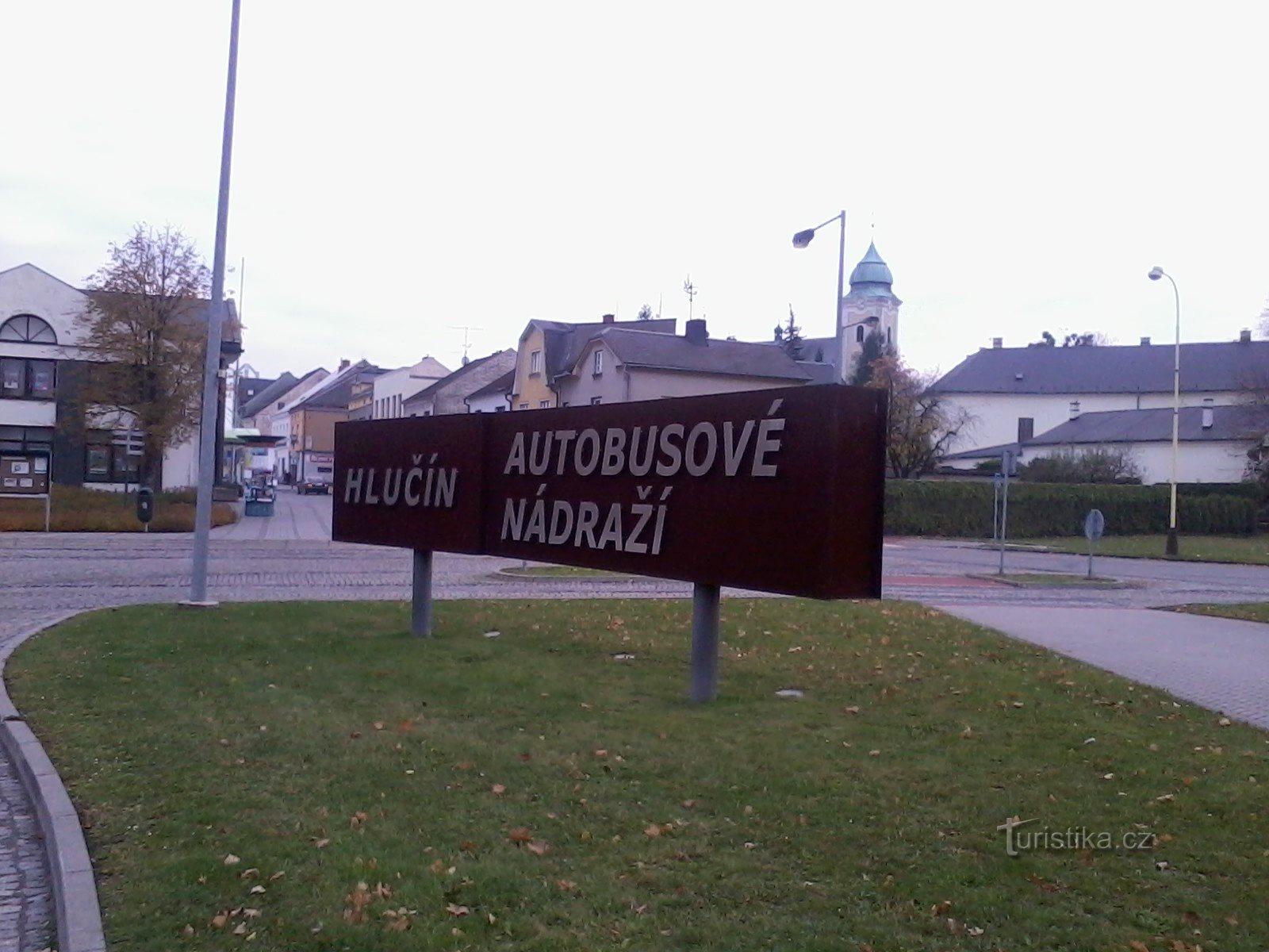 Tahle cedule Vás uvítá při vjezdu