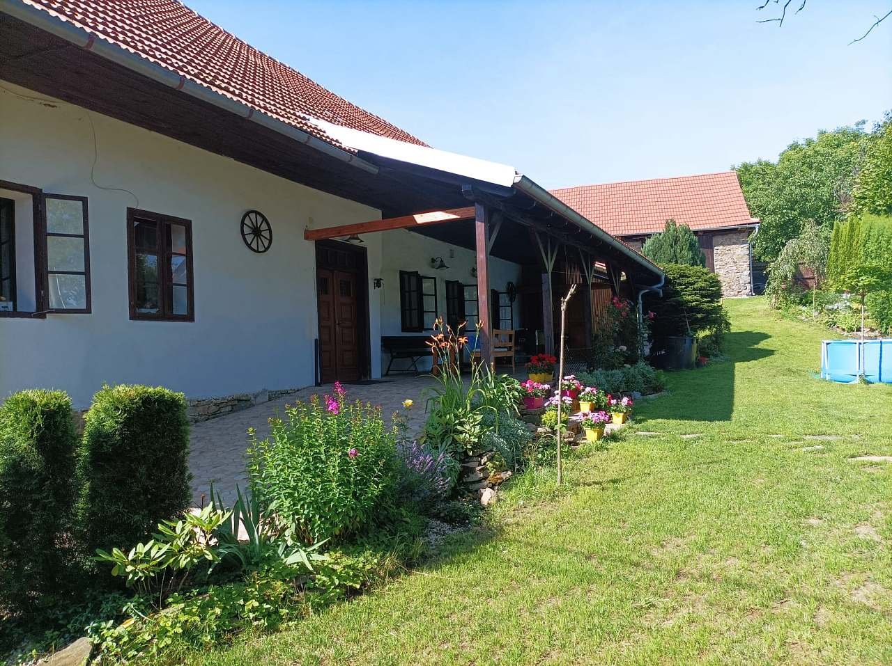 Terasa před chaloupkou