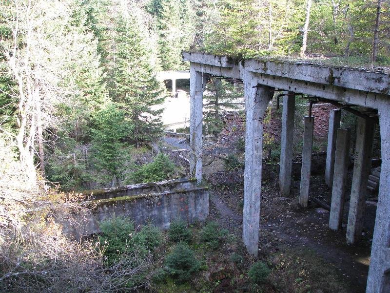 továrna na zpracování cínu