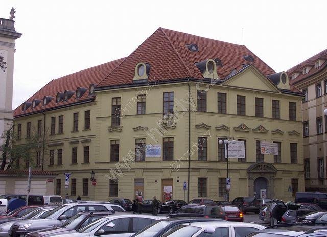 Trauttmanndorfský palác
