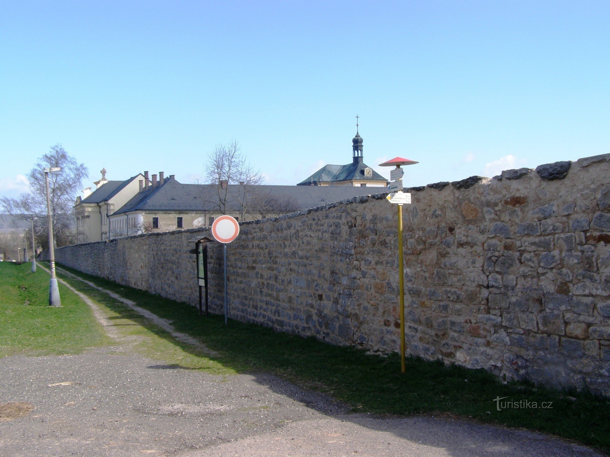 turistické rozcestí Kuks - u žst.