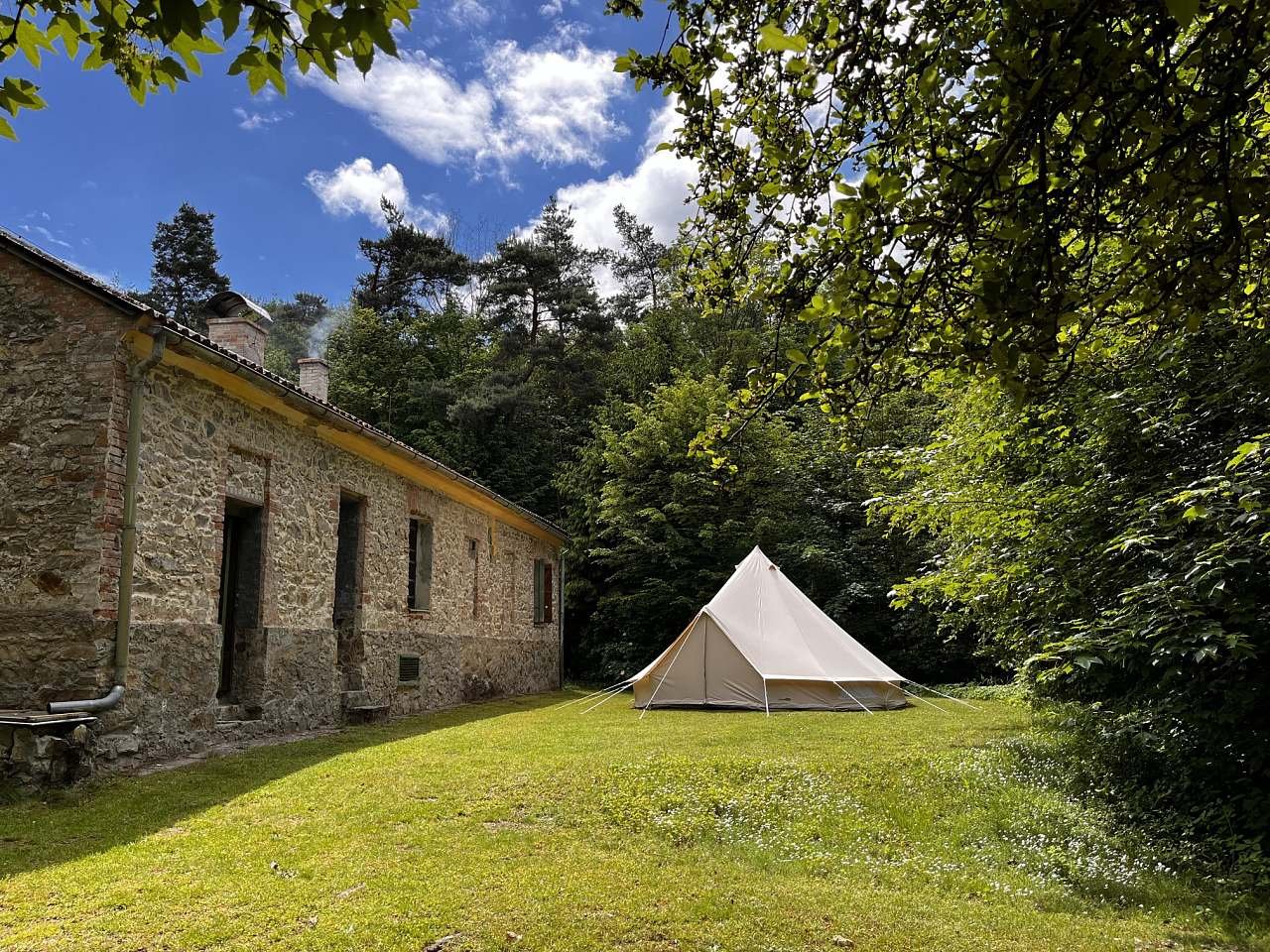 Ubytování ve stanu - Bučina