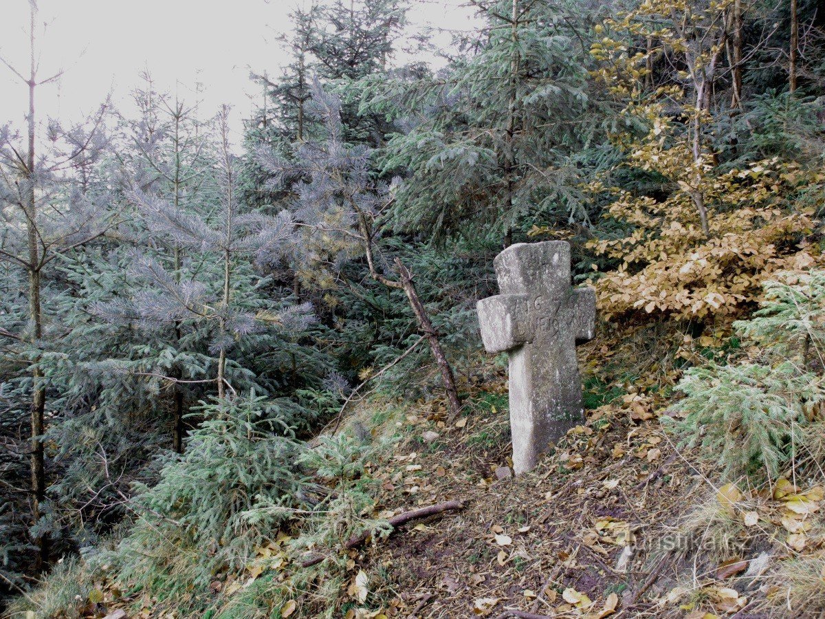 Velká sázka o malý smírčí kříž. Bystřec. Orlické hory.