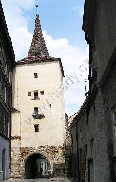 Velvarská brána a městské opevnění