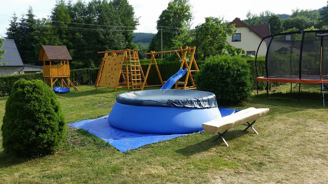 Venkovní bazén pro děti