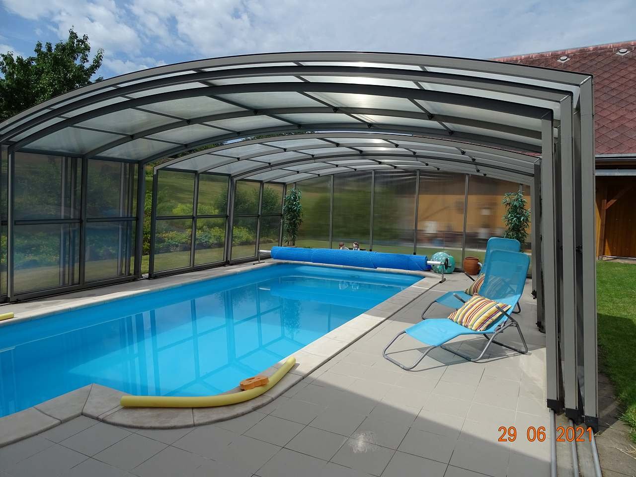 Venkovní krytý a vyhřívaný bazén