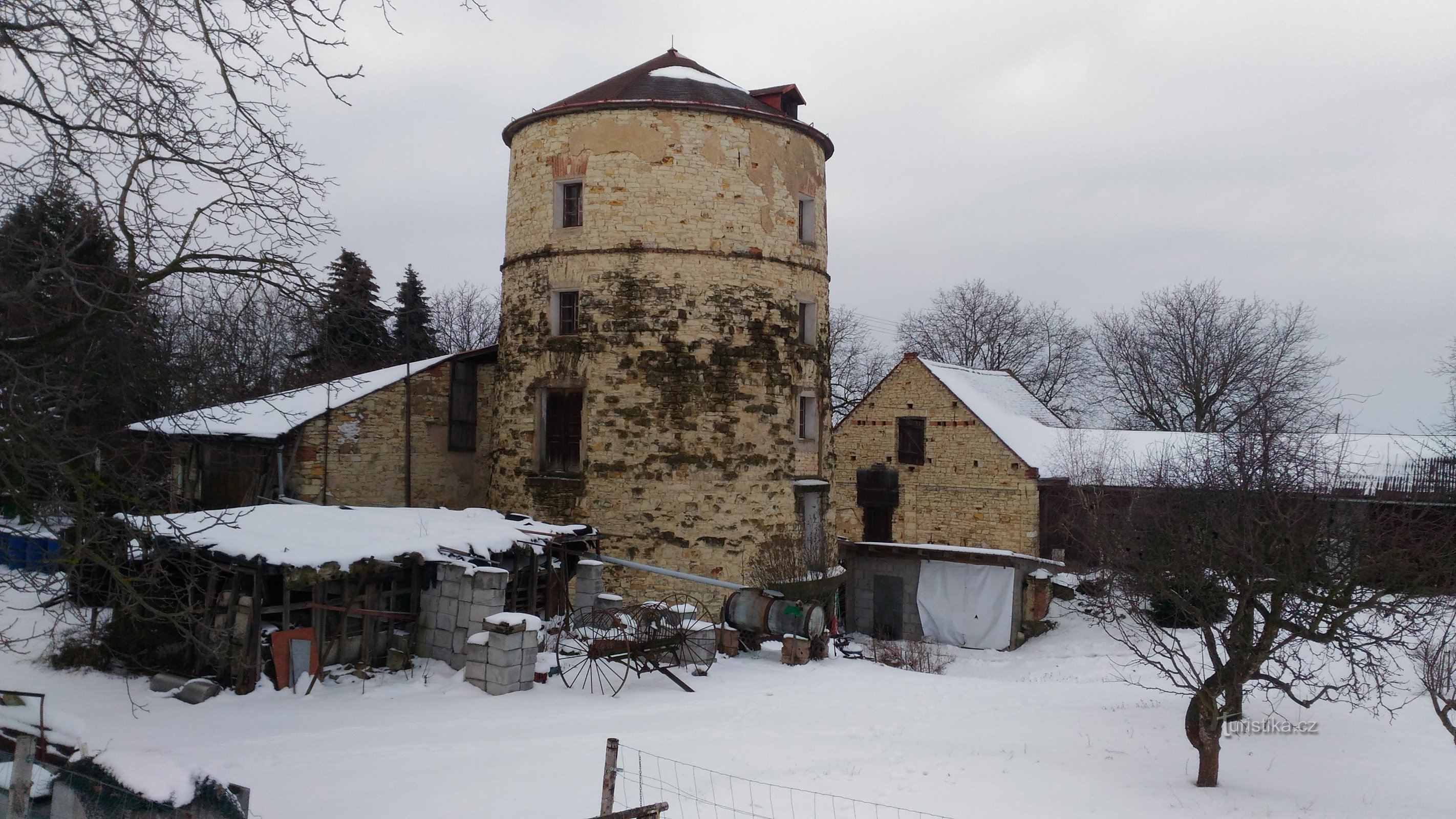 Větrný mlýn Donín.