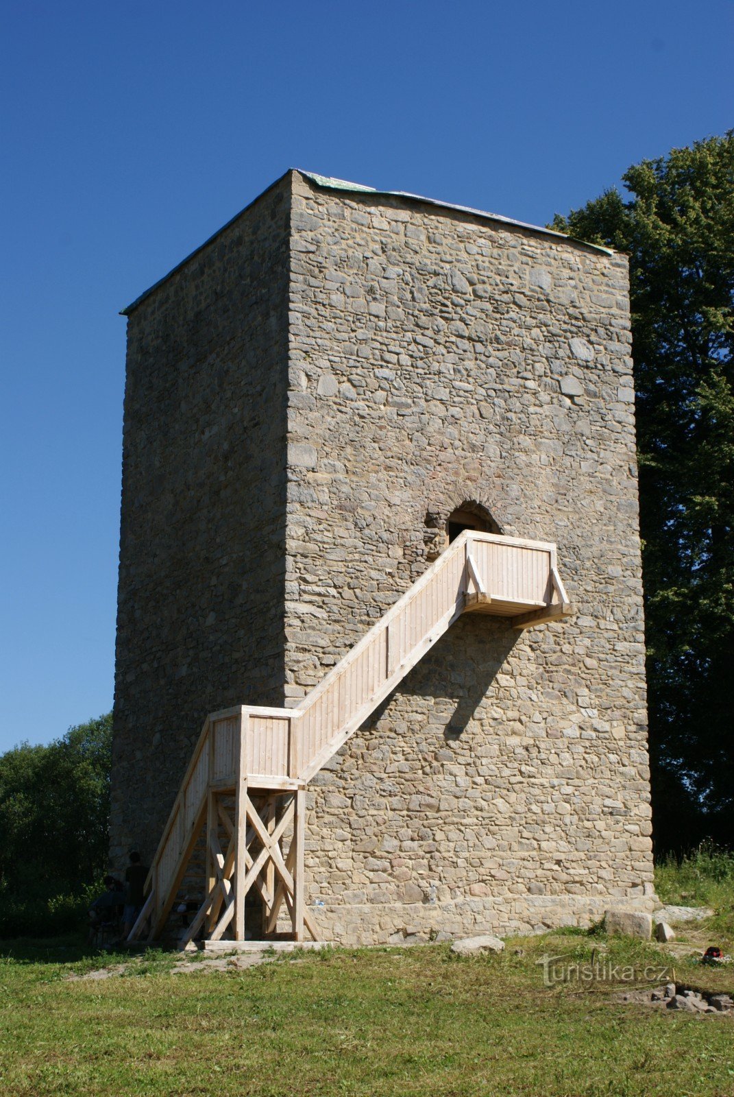 věž tvrze v Tiché