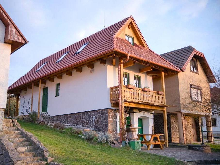 Vinařská búda nad golfem