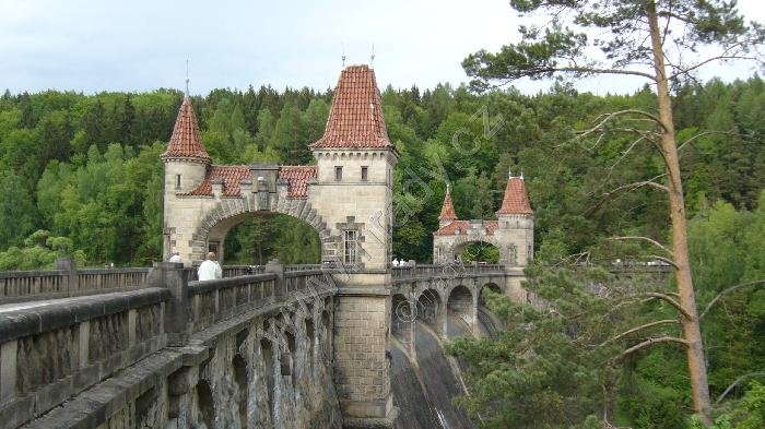 vodní nádrž Les Království