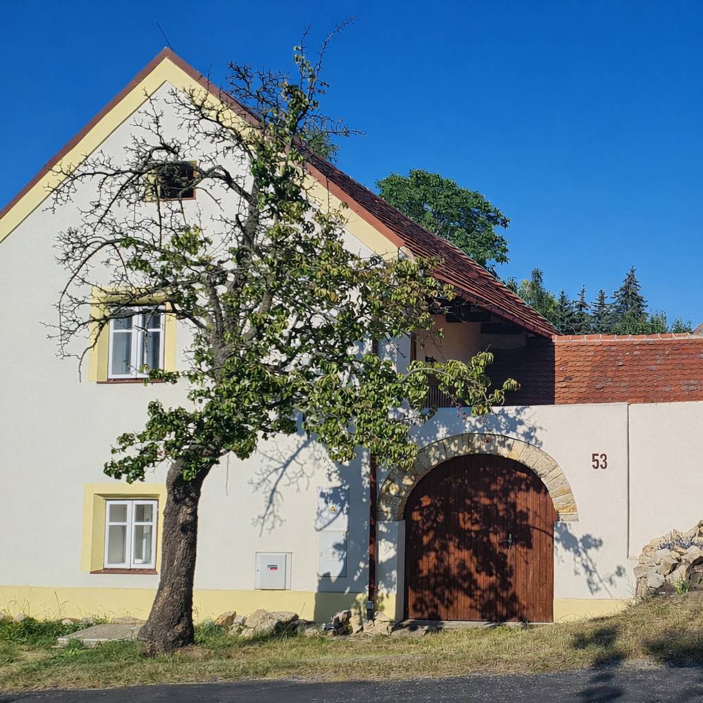 Vrbenská chaloupka - pohled z ulice