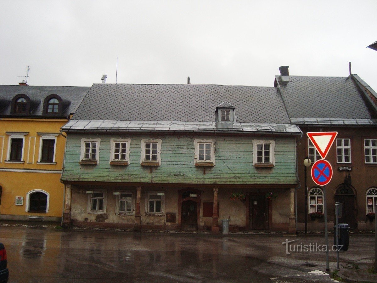 Vrchlabí-náměstí Míru-Stará radnice-Foto:Ulrych Mir.
