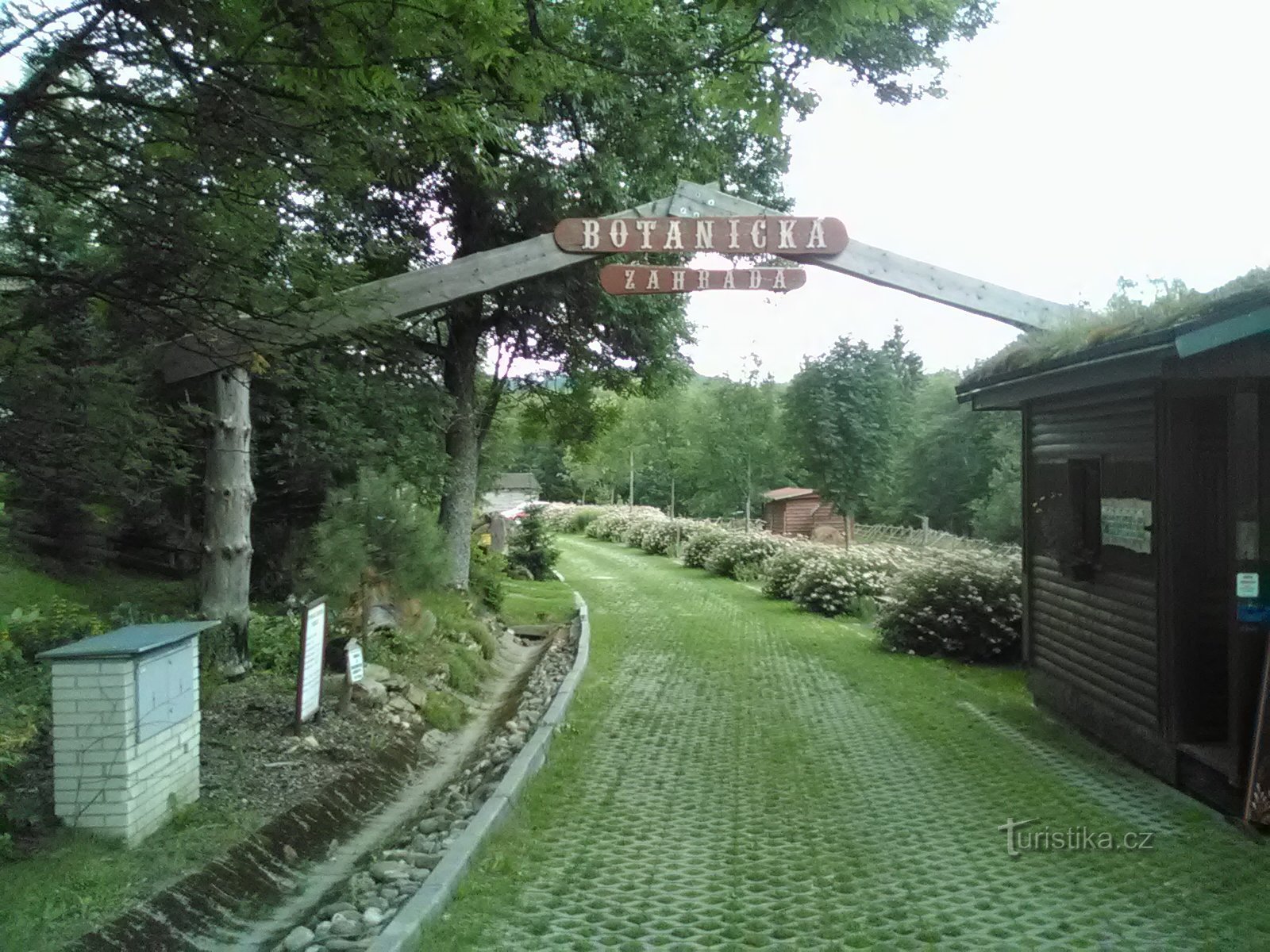 Vstup do botanické zahrady