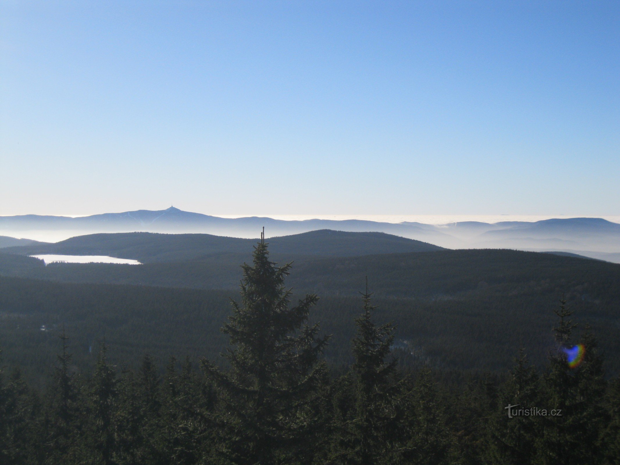 Výhled na Ještěd na horizontu.