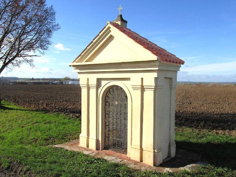 výklenková kaple Panny Marie