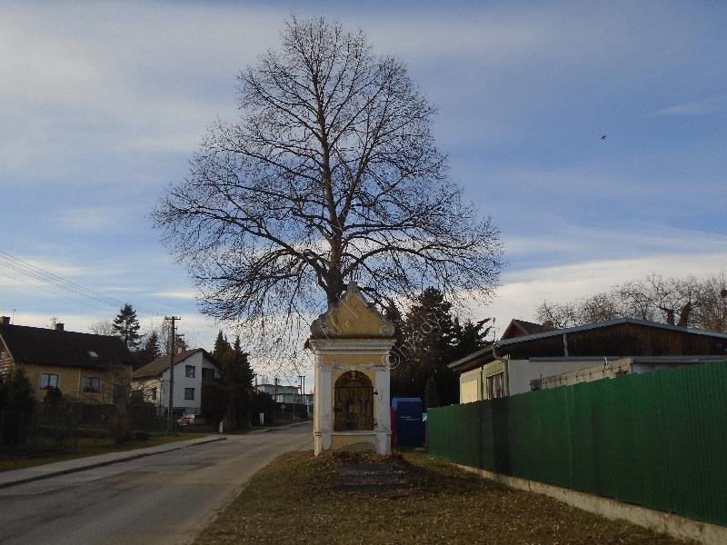 výklenková kaple Panny Marie Lurdské