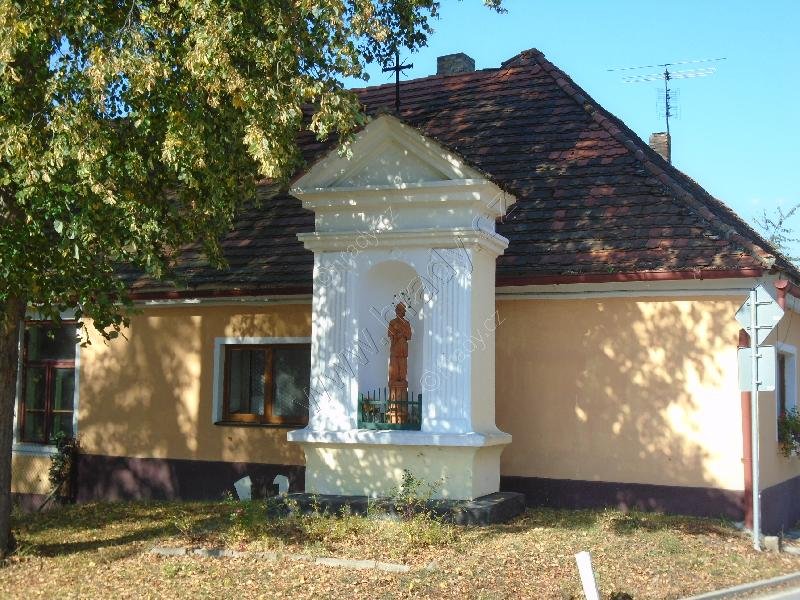 výklenková kaplička sv. Jana Nepomuckého