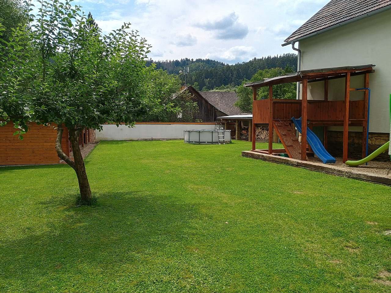 Zahrada + venkovní hřiště