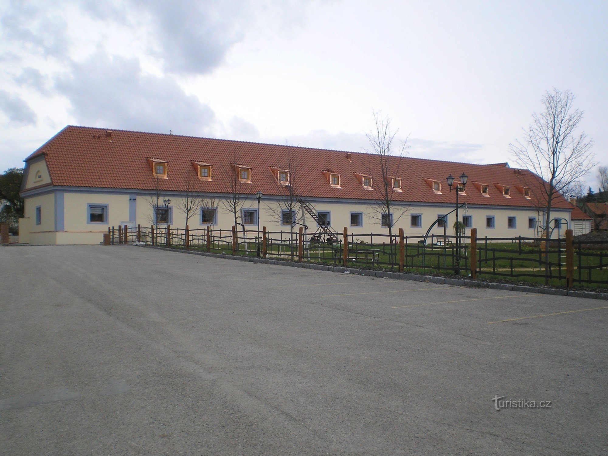 Zámecký dvůr Všeradice