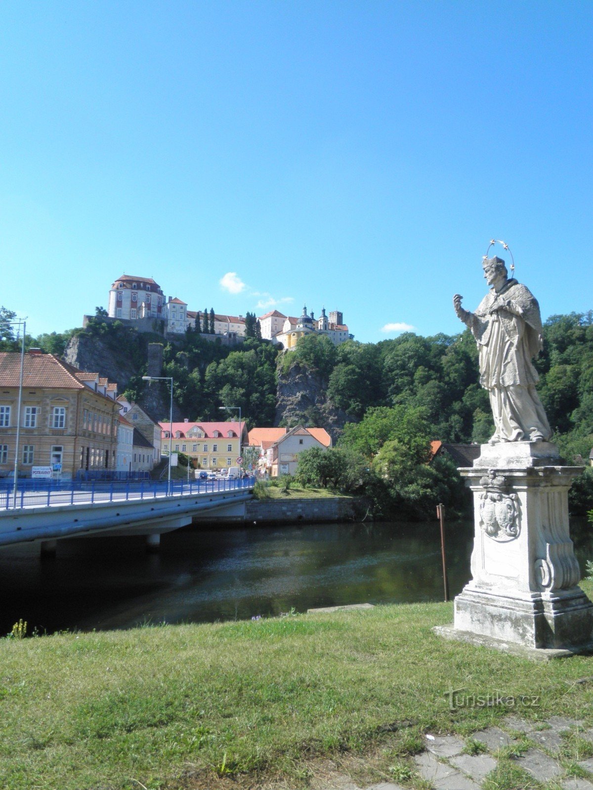 Zastavili jsme se u informační tabule ve Vranově.