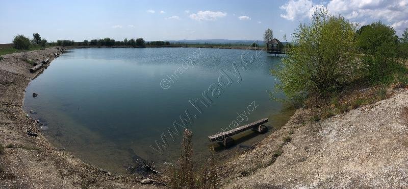 zavlažovací nádrž