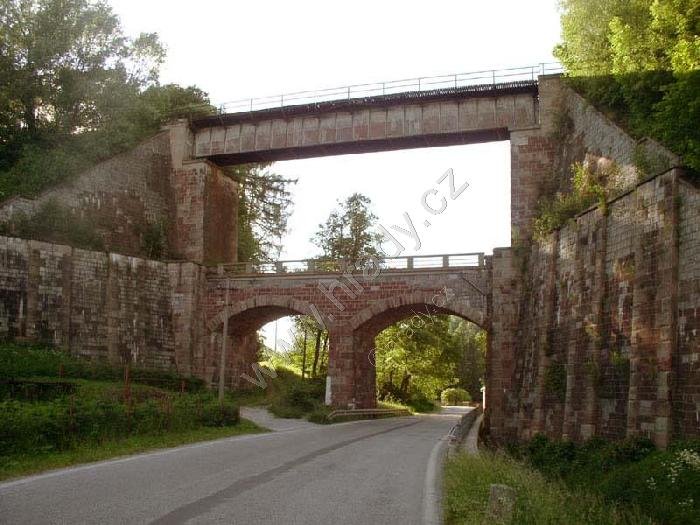 železniční most