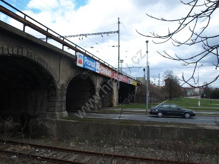 železniční viadukt