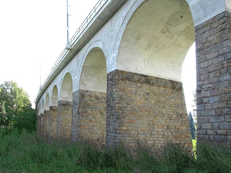železniční viadukt