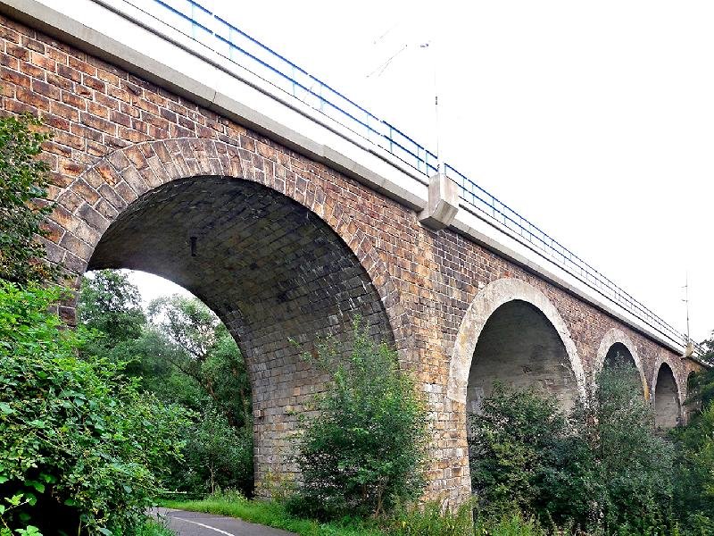 železniční viadukt