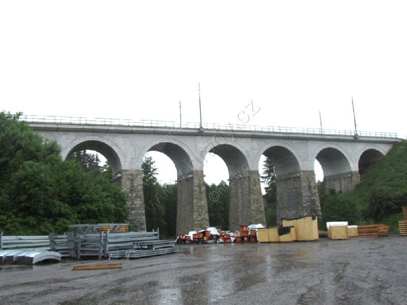 železniční viadukt