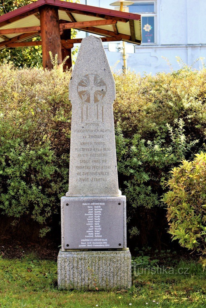 Žihobce pomník padlým čelní strana