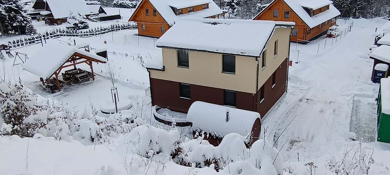 zimní pohled do zahrady