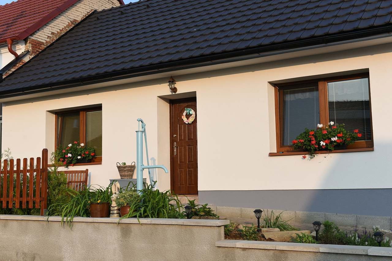 Zrekonstruovaná chalupa na venkově