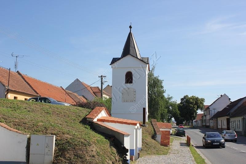 zvonice s kaplí sv. Rocha a sv. Rozálie