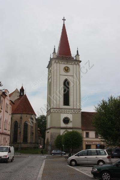 zvonice u kostela Nanebevzetí Panny Marie